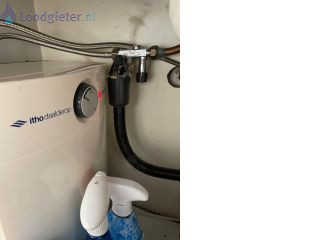 Loodgieter Radiator vervangen Radiator vervangen, boiler controleren en lekkage op zolder