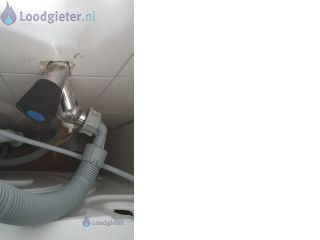 Loodgieter Lekkende wasmachinekraan hoekstopkraan wasmachinekraan lekt