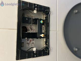 Loodgieter spoelknop toilet lam Reparatie inbouw toilet