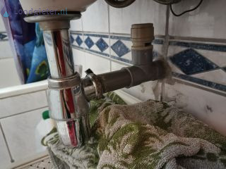 Loodgieter sifon Sifon in de badkamer vervangen