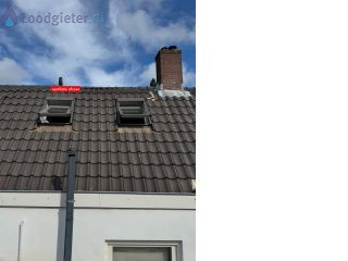 Loodgieter rookgasafvoer Nieuwe dak doorvoeren en persfittingen plaatsen